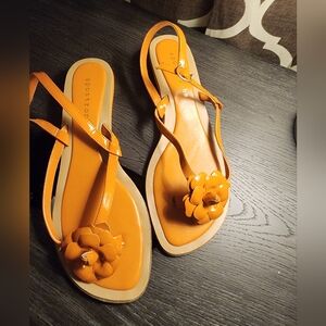 New Apostrophe Glory orange flower sandals sz. 9.5